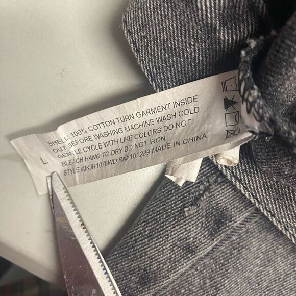 ASHLEY VINTAGE CHARM Women’s Jean Jacket SIZE Large Gray Button Front Distressed - Picture 6 of 8